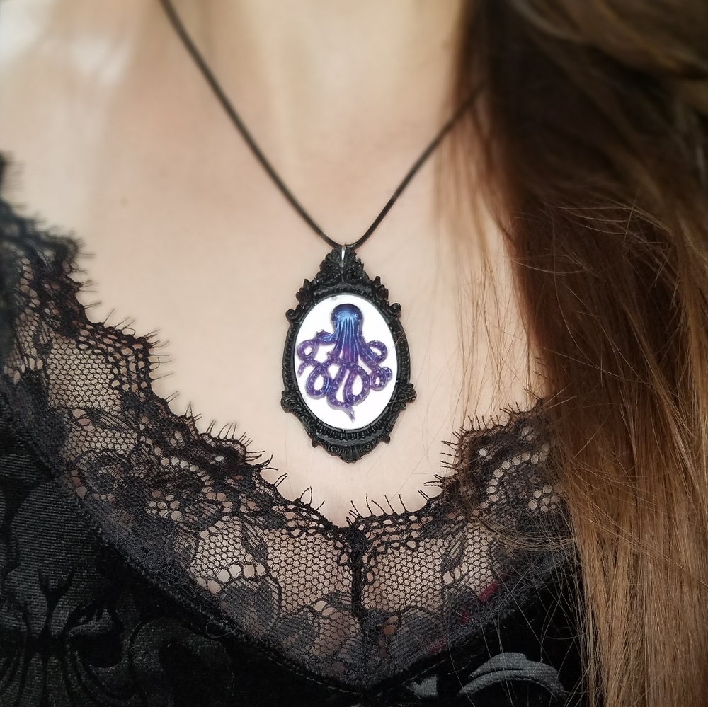 Elegant Octopus Cameo